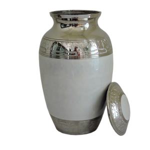 Urna conmemorativa para adultos de latón de diseño clásico, suministros funerarios duraderos para adultos, esmalte con acabado de níquel para cenizas humanas, entierro de cremación - Product Image 4