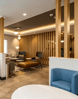 TownePlace Suites by Marriott, mobilier d'hôtel haut de gamme, chaise, table, canapé