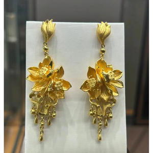 Pendientes GOODCARE de borla de loto paralelo con flor y luna doradas de estilo antiguo, lujo salvaje de alta gama para bodas - Product Image 1