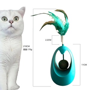 Jouet d'auto-entretenissement pour chats : Balle à herbe à chat et plumes en plastique, pour toutes les étapes de développement, 170g - Product Image 3