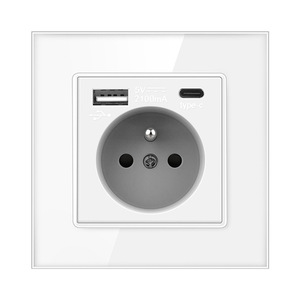 Prise murale Ubaro 86 Type 16A avec panneau en verre trempé, porte de protection et base de montage carrée - Product Image 3