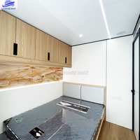 Maison flottante préfabriquée en aluminium, villa modulaire pour les vacances en famille, les séjours en hôtel et les locations de villas.