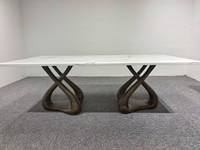 Table à manger extensible moderne en bois massif avec plateau en marbre artificiel et base ondulée