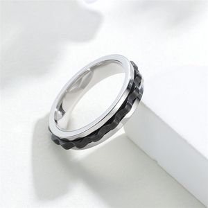 Anillo de Hombre Moderno de 6 mm, Diseño de Moda Europeo y Americano, Engranaje Giratorio Multicolor, Titanio Reductor de Presión - Product Image 4