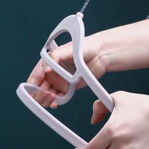 Factory Wholesale Flocked Haushalts gegenstände Rutsch fest mit Metall haken für die Aufbewahrung und Organisation von Samt bügeln Kleiderbügel - Product Image 4