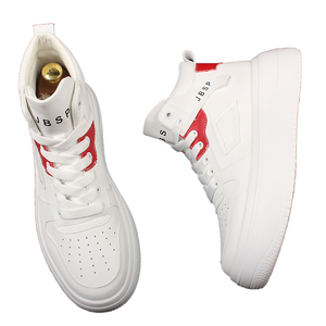 Chaussures montantes en cuir blanc pour hommes, à semelle épaisse et respirantes, à lacets, style skate, nouvelle mode automne 2026, polyvalentes - Product Image 1