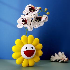 Arreglo Floral de Girasoles Sonrientes en Resina, Florero Decorativo para Mesa - Product Image 5