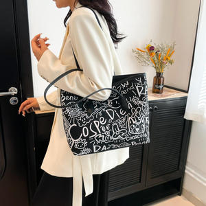 Bolso de Hombro con Cremallera y Estampado de Grafiti para Mujer, de Gran Capacidad, Moderno y Distintivo, Bolso Tote Informal para Estudiantes y Viajeros - Product Image 4