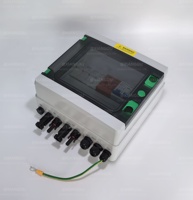 Caja Combinadora Fotovoltaica XIANGOU Eléctrica DC 600V 2 Entradas 1 Salida con Fusible, SPD y MCB DC, Caja de Protección Solar Impermeable IP65