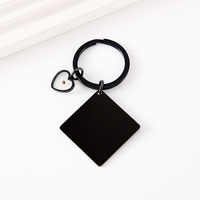 Ywyougang 4 Farben Edelstahl Blanko Quadratischer Schlüsselanhänger mit Mini-Herz Senfkorn-Charm Benutzerdefinierte Lasergravur Schlüsselanhänger Geschenk