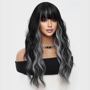 <span class=keywords><strong>Peluca</strong></span> Sintética de Fibra Resistente al Calor <span class=keywords><strong>con</strong></span> Textura Ondulada y Reflejos Negros sobre <span class=keywords><strong>Gris</strong></span>, <span class=keywords><strong>con</strong></span> Flequillo Recto, Ideal para <span class=keywords><strong>Disfraces</strong></span> de Fiesta para Mujeres - Product Image 3