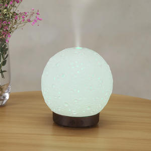 เครื่องกระจายกลิ่นหอมเซรามิคทรงกลม 0.5 ลิตร โคมไฟรูปพระจันทร์ พร้อมไฟ 7 สี เครื่องเผาน้ำมันหอมระเหยสำหรับบ้าน ขนาดพื้นที่น้อยกว่า 10 ตร.ม. - Product Image 3