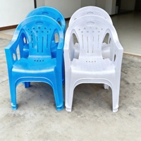Chaises en plastique empilables modernes, vente en gros d'usine avec certification CE européenne pour les hôtels, les restaurants et les foyers
