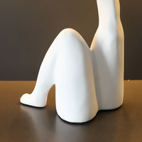 Moderne Minimalistische Nordische Geometrische Abstrakte Figur Umweltfreundliche Handbemalte Harz-Skulptur Dekoration