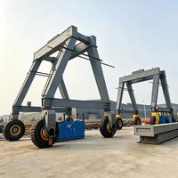 Grue portique mobile industrielle autopropulsée à double poutre de 32 tonnes sur pneus en caoutchouc pour la manutention de tuyaux en acier en entrepôt
