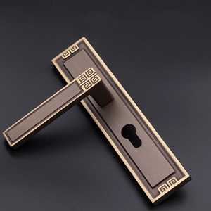 Poignée de porte en laiton massif au design zen minimaliste moderne avec patine, idéale pour les systèmes de quincaillerie intérieure de maisons de luxe et de condos. - Product Image 5