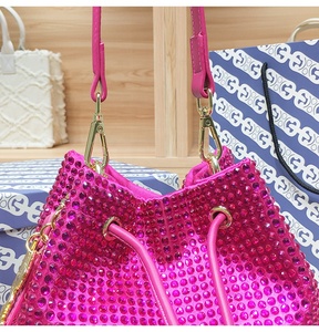 <span class=keywords><strong>Bolso</strong></span> de <span class=keywords><strong>Mano</strong></span> Tipo Hobo Rosa Intenso para Mujer, <span class=keywords><strong>Bolso</strong></span> de <span class=keywords><strong>Mano</strong></span> con Pedrería, <span class=keywords><strong>Bolso</strong></span> Bandolera de Cristal para Fiestas Nocturnas y Bodas - Product Image 5