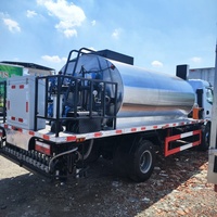 Mini camion de réparation de nids-de-poule en asphalte, machine de construction routière, petit camion pulvérisateur de bitume chauffé et salpétreur de gravillons