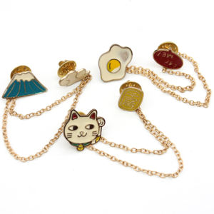 Gato de la suerte de dibujos animados tortilla personalizada Metal solapa Pin insignia diseño hecho suave duro brillo esmalte insignia broche para bolso - Product Image 4