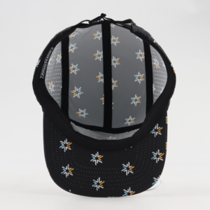 Gorra <span class=keywords><strong>de</strong></span> Correr <span class=keywords><strong>de</strong></span> 5 Paneles Personalizada al por Mayor, Gorra <span class=keywords><strong>de</strong></span> Campamento con Impresión Completa, Orificios Cortados con Láser, Visera Plana, Parche Bordado, Hebilla, Secado Rápido - Product Image 4