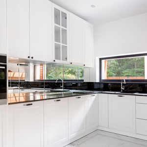 ตู้ครัวไม้แอชแท้และ MDF หรูหรา สีน้ำตาลอ่อน สำหรับใช้ในอพาร์ตเมนต์ - Product Image 3