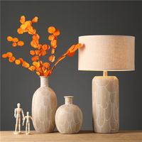 Lampe de table vintage en résine texturée, base de vase cylindrique, lampe de bureau décorative à motif plume pour la maison et l'hôtel