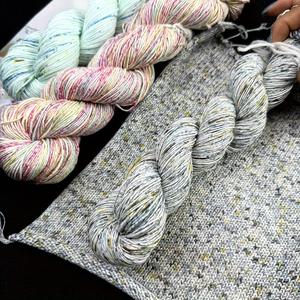 Filato di puro cotone 100% morbido di luce solare tinto a mano per il bambino lavorato a maglia all'uncinetto mercerizzato per la primavera estate - Product Image 4