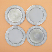 Assiette de présentation de luxe moderne, finition polie, incrustation artisanale de nacre, diamètre 33 cm, base en composite de bois