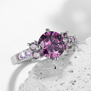 Anello a quattro punte per donna, design elegante, accessorio da indossare ogni giorno - Product Image 3
