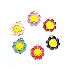 Dijes de aleación de zinc con forma de flor y cara sonriente para accesorios de joyería DIY, colgante de regalo unisex - Product Image 5