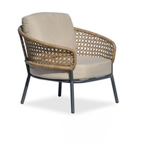 Ensemble de meubles de balcon et de patio en rotin naturel, canapé deux places, fauteuils, table basse ovale, tables d'appoint, coussin beige, pieds en métal