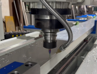 Centre d'usinage CNC à portique 4 axes OUWO pour le perçage, le fraisage et le chanfreinage de profilés en alliage léger, UPVC, fenêtres, portes et murs rideaux