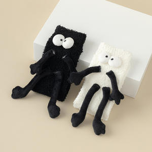 Chaussettes excentriques en molleton de corail pour femmes automne hiver épaissi chaud maison en peluche sommeil chaussettes de sol <span class=keywords><strong>bateau</strong></span> un tricoté - Product Image 1