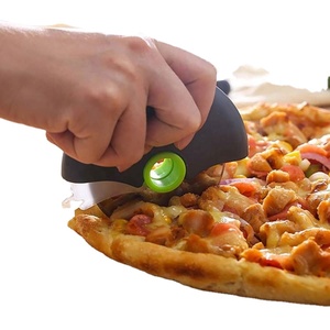 Cortador de Pizza de Seguridad Redondo de Plástico con Cuchilla Recubierta de Acero Inoxidable y Logotipo Personalizado para Regalos de Restaurante - Product Image 6