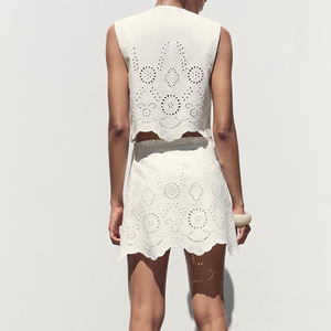 Conception d'usine de hauts et robes sans manches brodés ajourés à la mode, ensemble deux pièces en lin et coton sur mesure - Product Image 3