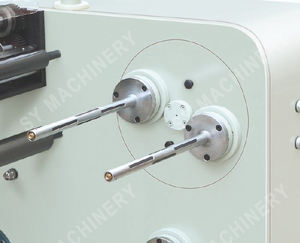 Machine de découpe et de refendage de papier adhésif rotatif en rouleau à rouleau avec enrouleur à tourelle - Product Image 5