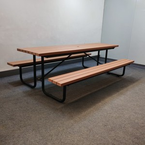<span class=keywords><strong>Table</strong></span> de pique-nique moderne d'extérieur à lattes composites en acier et PEHD en bois pour les parcs et rues extérieurs - Product Image 6