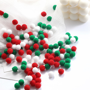 Adornos Navideños de Peluche con Pompones de 1 cm, Rojo, Blanco y Verde, Accesorios para el Cabello, Clips para Teléfono, Lazos para el Cabello, Kit de Manualidades - Product Image 4