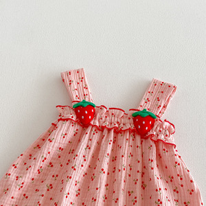 2026 Vêtements pour bébés filles en coton brodé, barboteuse d'été pour nouveau-né à bretelles, imprimé fraise, mignonne et adorable, pour célébrations de pleine lune et des cent jours - Product Image 5