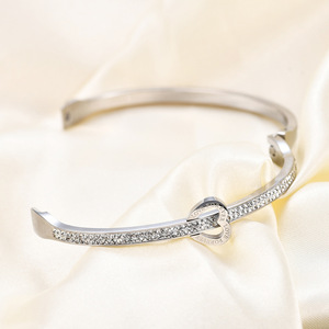 Bracelet en forme de cœur avec diamants pour femme, en acier inoxydable, ouvrable, bijou cadeau pour la Saint-Valentin, argent, or, or rose, 50 mm - Product Image 5
