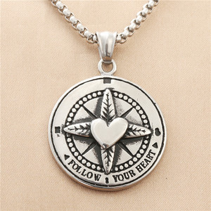 Collar con Colgante de Corazón y Brújula de Acero Inoxidable para Hombre, Sigue tu Corazón, Uso Diario 19082 - Product Image 1