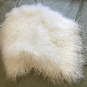 Vente en gros <span class=keywords><strong>de</strong></span> tapis en fourrure <span class=keywords><strong>de</strong></span> <span class=keywords><strong>mouton</strong></span> <span class=keywords><strong>de</strong></span> Mongolie à poils longs, en <span class=keywords><strong>peau</strong></span> <span class=keywords><strong>de</strong></span> <span class=keywords><strong>mouton</strong></span>, avec poils longs et bouclés naturels, pour la confection <span class=keywords><strong>de</strong></span> vêtements - Product Image 2