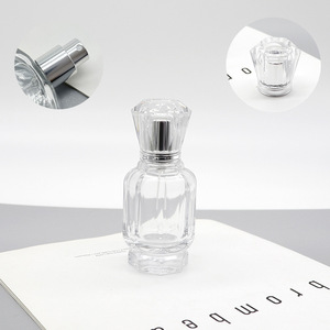 Flacon de parfum en verre personnalisé pour femme, en forme de lanterne, flacon pulvérisateur en forme de pagode avec clip, flacon cosmétique vide rechargeable - Product Image 3