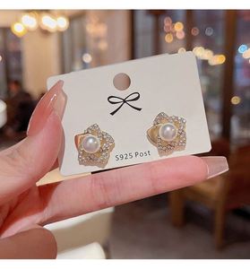 Fashion <b>Flower</b> Rhinestone Elegant Earrings <b>Sweet</b> Women Chic Ear Studs Alloy Jewelry Wholesale - Product Image 1