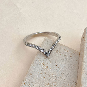 Bagues pour femmes en acier inoxydable 316L, résistantes à la ternissure et imperméables, avec zircon et petites pierres - Product Image 6