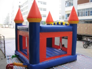 Castillos Inflables de PVC Coloridos con Temática de Corazón/Amor, con Capacidad para 500 kg y Fácil Instalación para Alquiler en Fiestas - Product Image 2