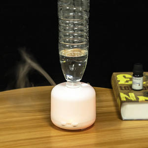 มูจิ อโรมา ดิฟฟิวเซอร์เครื่องเพิ่มความชื้นอัลตราโซนิก 0.5-1 ลิตร สีขาว พร้อมไฟ LED สำหรับใช้ในบ้านและสำนักงาน - Product Image 3