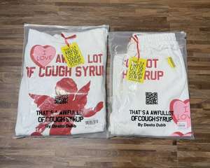 Hochwertiges 'Awful <span class=keywords><strong>Lot</strong></span> <span class=keywords><strong>of</strong></span> Cough Syrup' Hoodie und Jogginghosen Set Bedruckte Baumwolle Individuelles Grafik-Design Herren-Set - Product Image 6