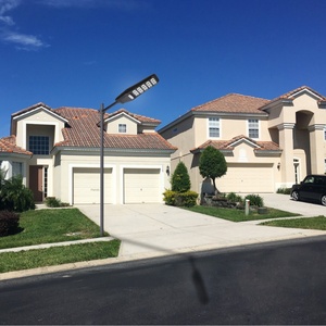 Precio bajo IP68 Impermeable 100W 300W LED Farola Panel solar negro para jardín AC Fabricado Lámpara LED para exteriores Fabricantes - Product Image 2