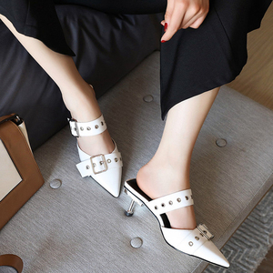 Mules à talons bas pour femme, grande taille 48, avec boucles métalliques, style stiletto, bout pointu, sandales d'été à coupe large - Product Image 3